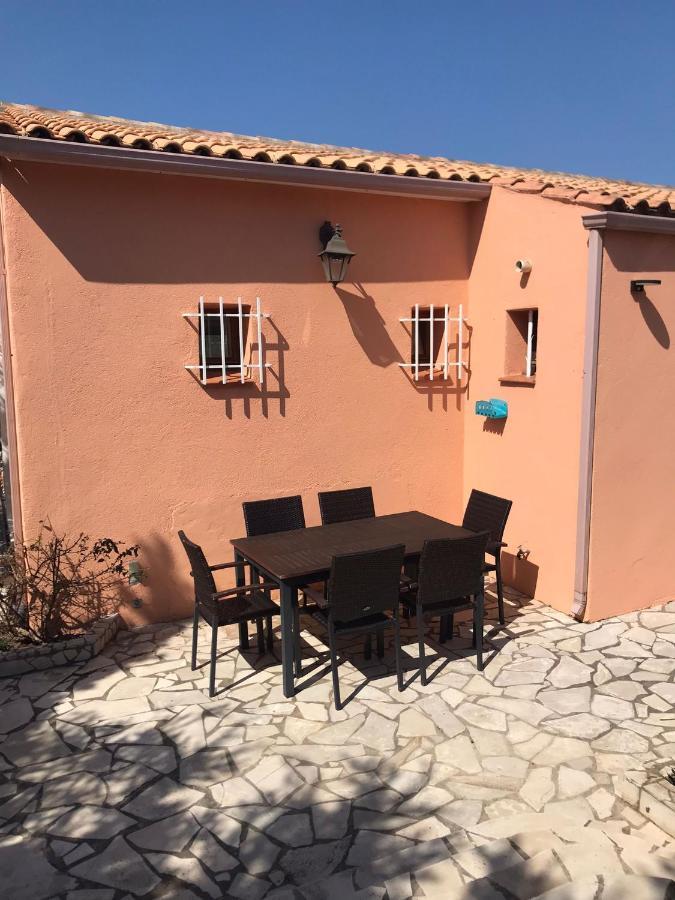 Villa Mit Grossartigem Panoramablick Auf Das Meer Und Direkt Am Pool La Croix-Valmer Esterno foto