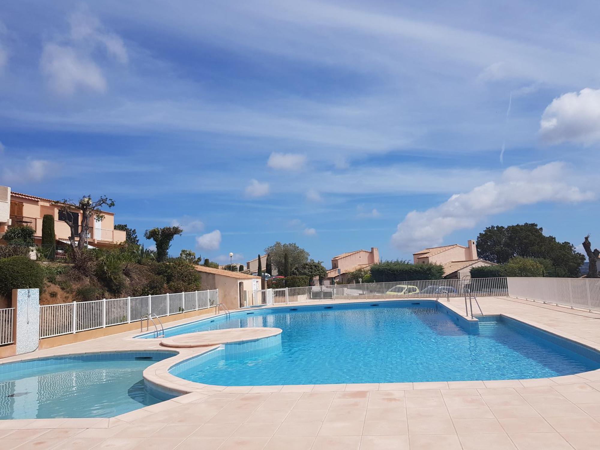 Villa Mit Grossartigem Panoramablick Auf Das Meer Und Direkt Am Pool La Croix-Valmer Esterno foto